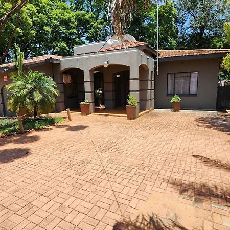 Готель Casa Feliz Мокопане Екстер'єр фото